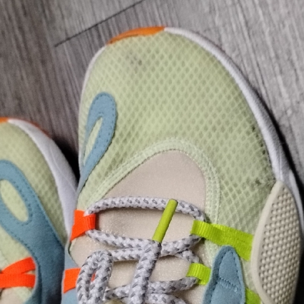 Stylish Women's Athletic Shoes in Cream and Blue - Picture 13 of 16